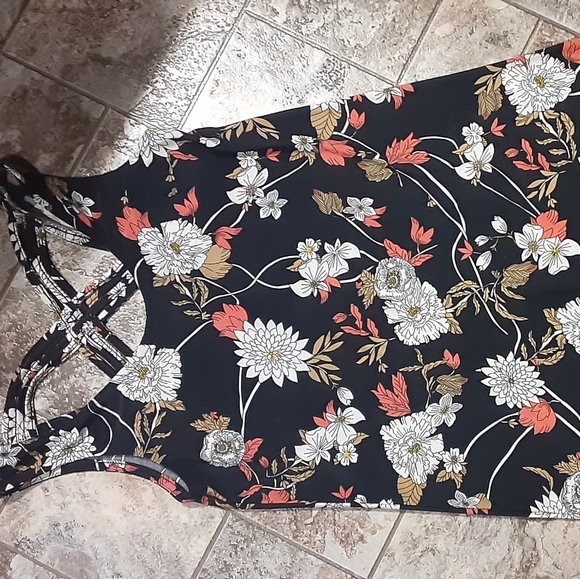 dresses - Picture 12 of 15